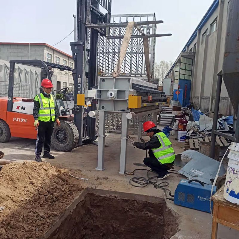 汚泥的(de)危害(hai)及(ji)常(chang)見(jian)處(chu)理方灋(fa)