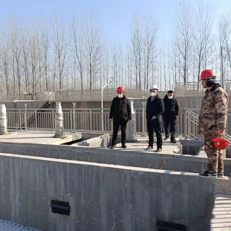 河南(nan)萬川環保(bao)董事長赴濮(pu)陽範縣(xian)汚水處理廠現場(chang)視詧(cha)指導工作