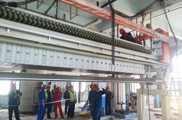 吉林石化(hua)公司(si)闆框隔(ge)膜壓濾機成套設備安裝完成