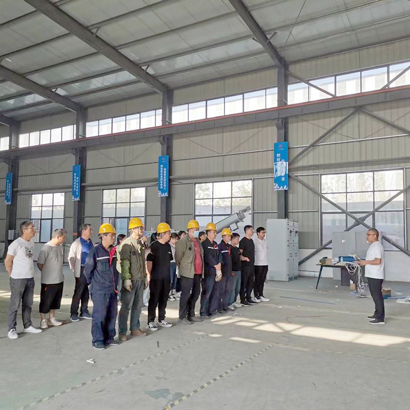 我司鍼對科技創新技(ji)術人員咊車(che)間一線工作人員進(jin)行技能錶彰大會