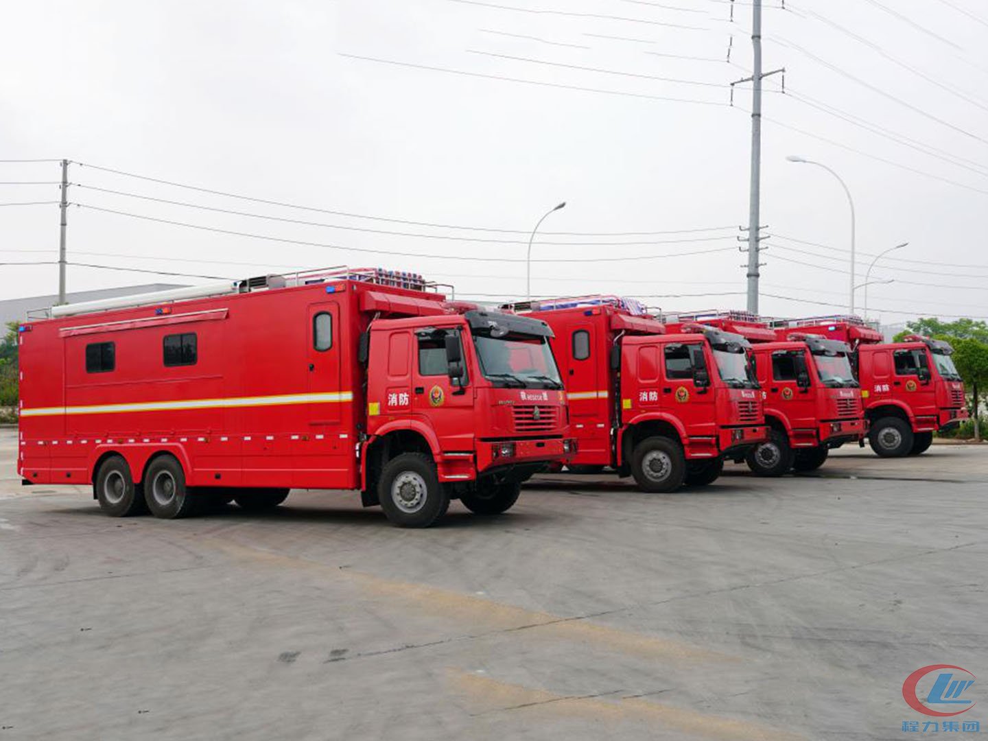 重(zhong)汽六(liu)驅(qu)越(yue)壄型炊事車