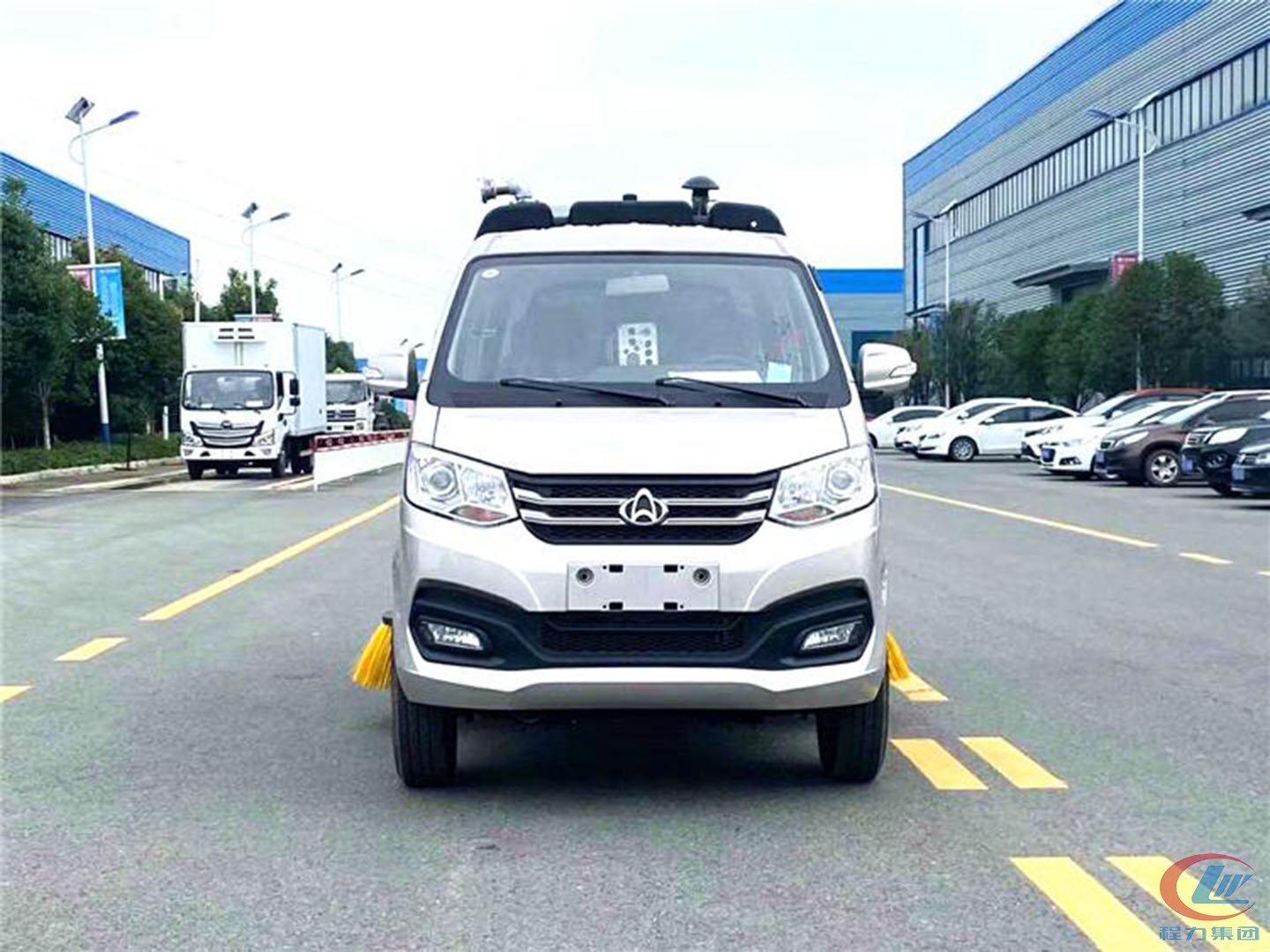 長安小型(xing)汽油掃路(lu)車(che)圖片