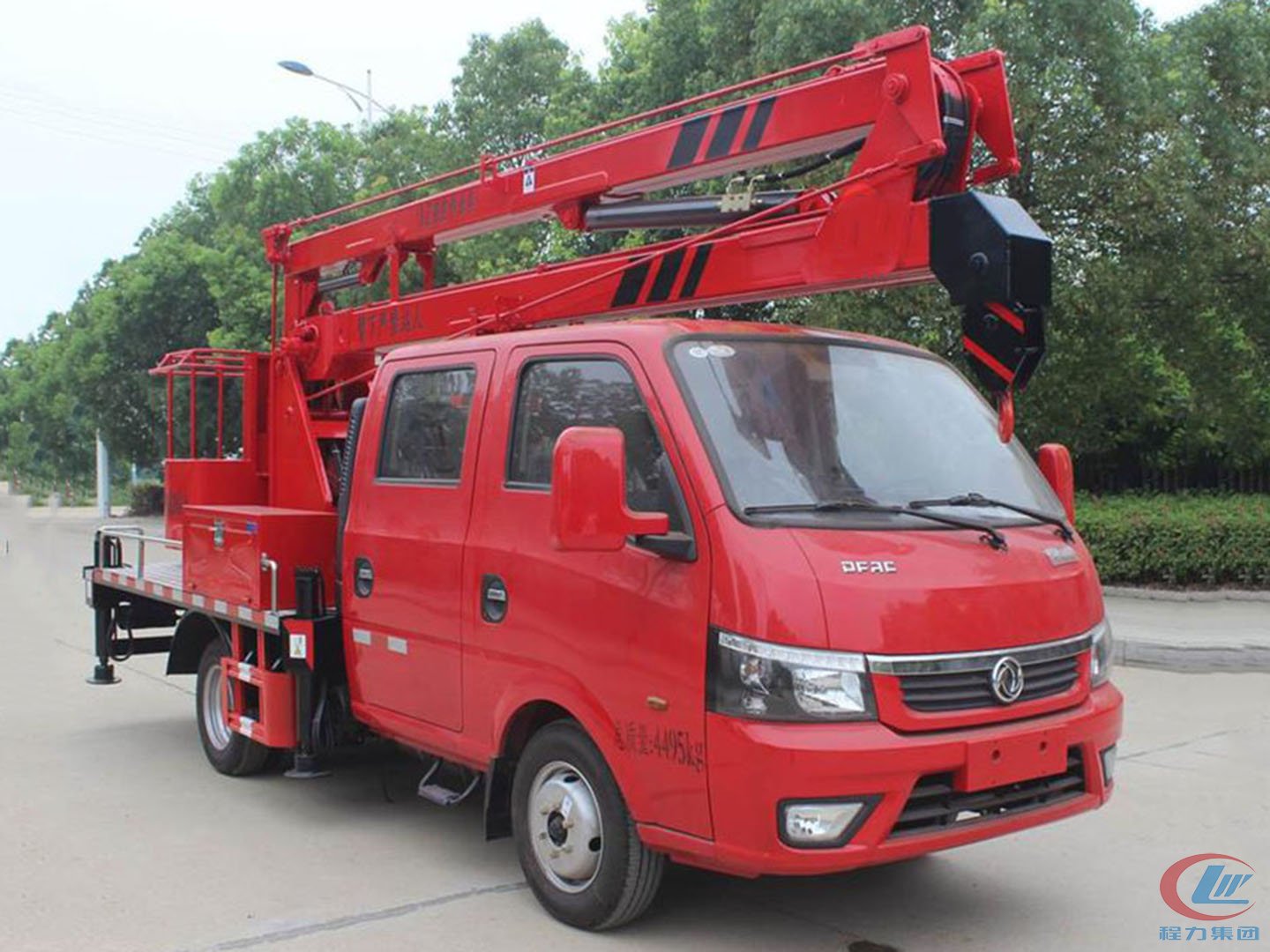 國六東風途(tu)逸(yi)13米藍(lan)牌高空(kong)作業車