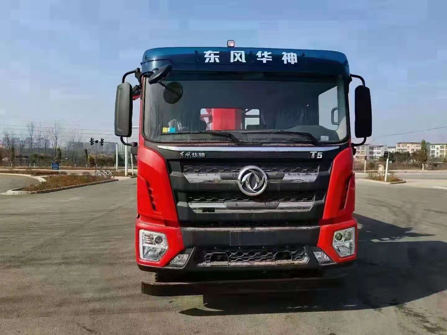 國(guo)六東(dong)風(feng)華(hua)神(shen)后(hou)八輪12噸(dun)隨(sui)車(che)弔(diao)圖(tu)片(pian)