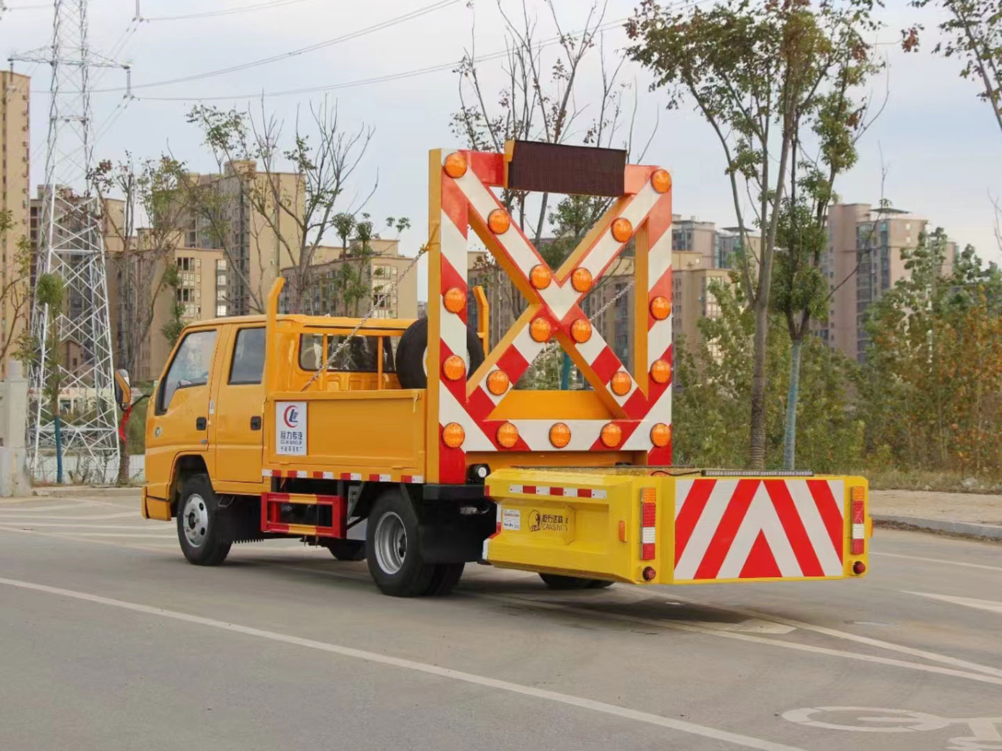 國六江鈴雙排防撞緩衝(chong)車(che)