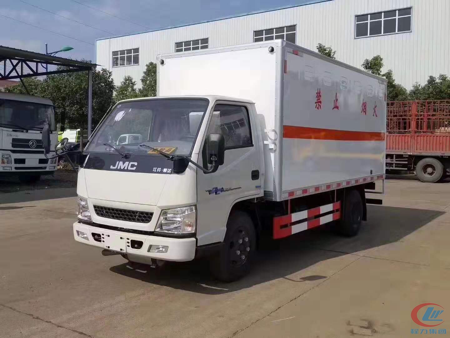 江(jiang)鈴危險品廂式(shi)運(yun)輸車(che)