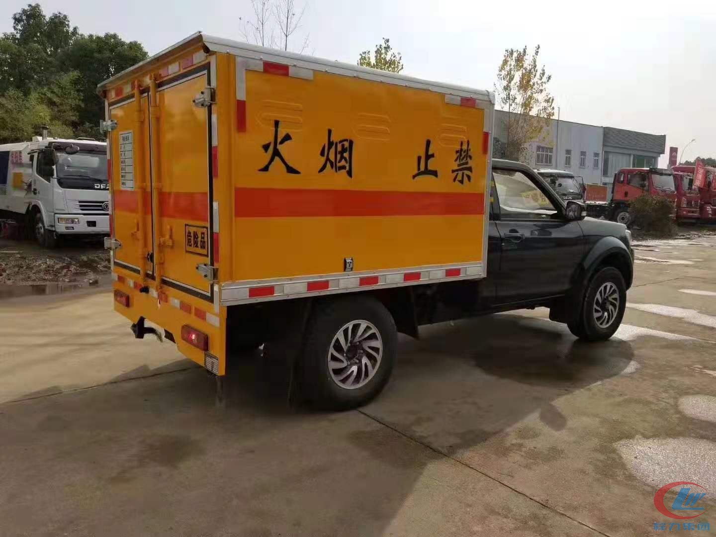 東(dong)風皮卡危險(xian)品(pin)運輸(shu)車