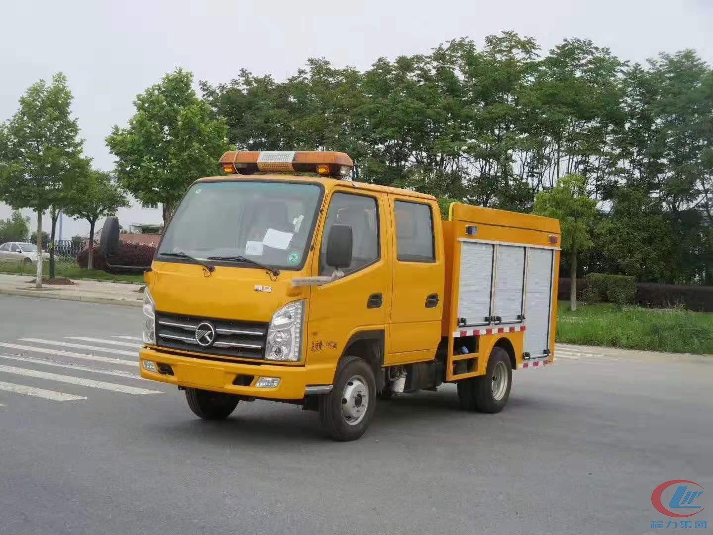 凱(kai)馬雙排(pai)搶險(xian)車，凱馬(ma)捄險車